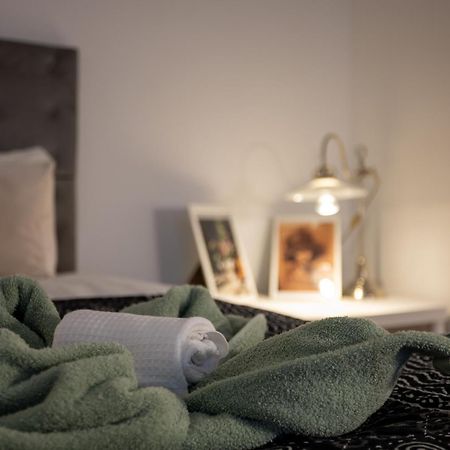 Bohemien Apartment Budapest Bagian luar foto